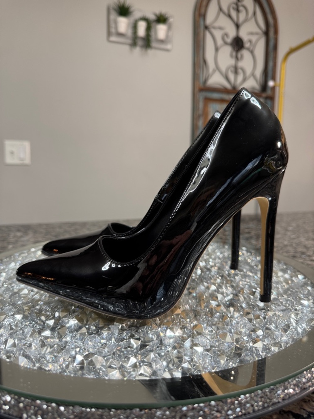 Classic Black Patent Pointed-Toe Stiletto Pumps EUC 7.5